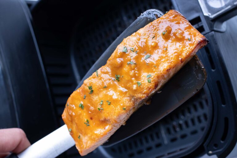 How to Reheat Cooked Salmon: Tips for Retaining Moisture and Flavor